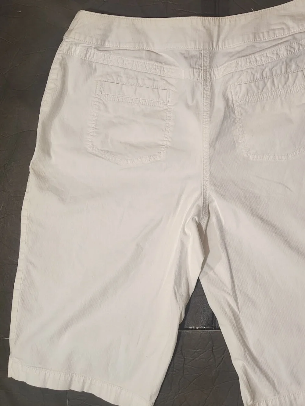 Chico's Bermuda Shorts, Women, Cotton, ZipUp Pockets,Stretchy, Cream,  2.5 / 14
